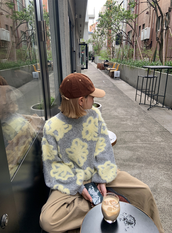 花柄ジャガードショート丈ニットトップス