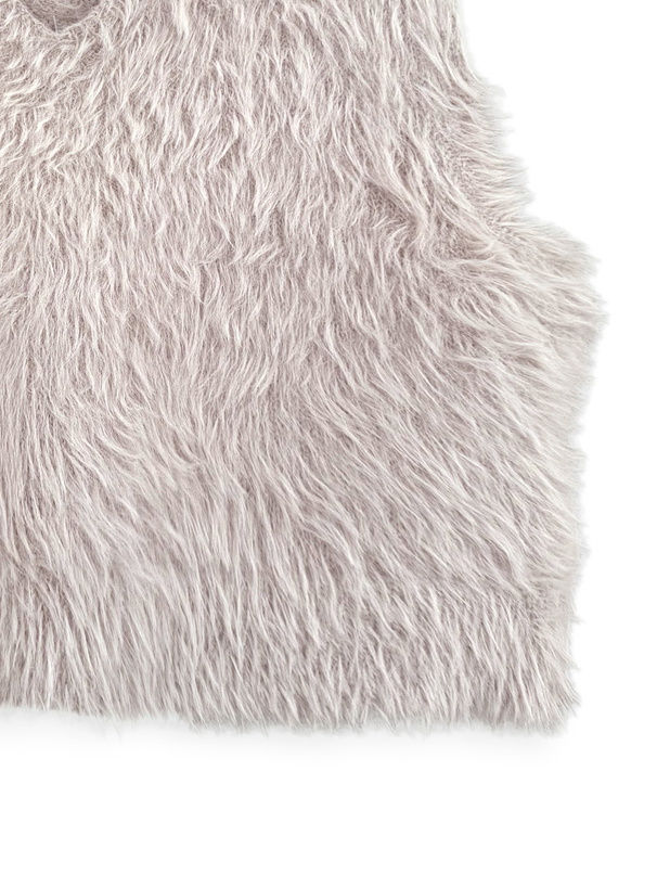 Vネックフェザーショート丈ニットベスト