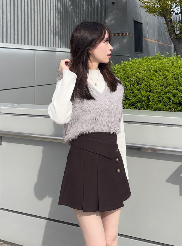 Vネックフェザーショート丈ニットベスト