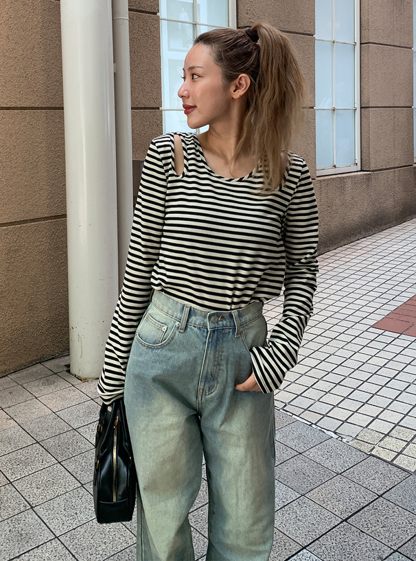 ボーダー柄ショルダーカットトップス