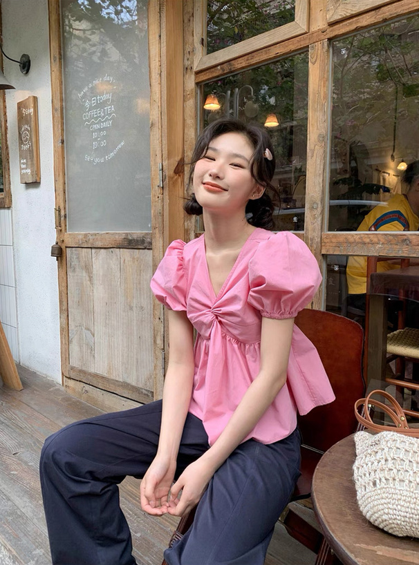 ツイストVネックパフスリーブペプラムブラウス