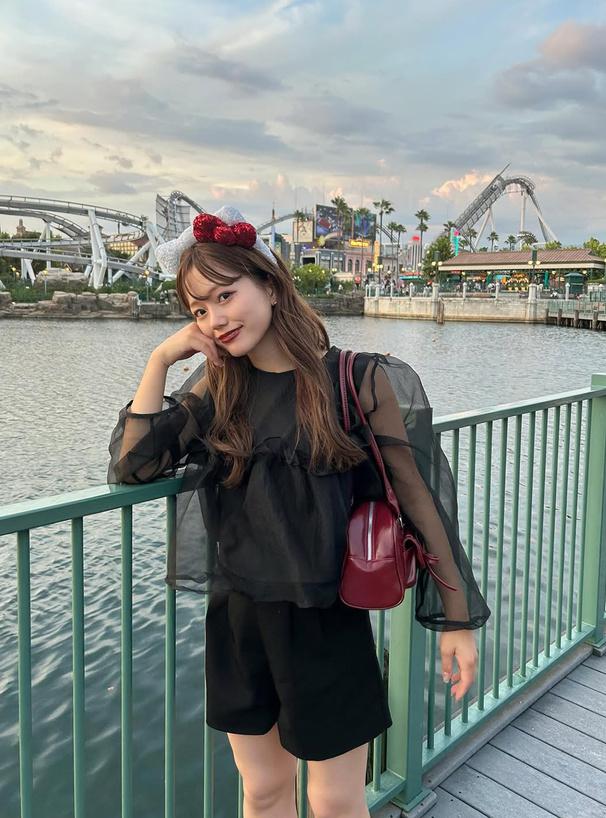 シアーフリルフレアブラウス