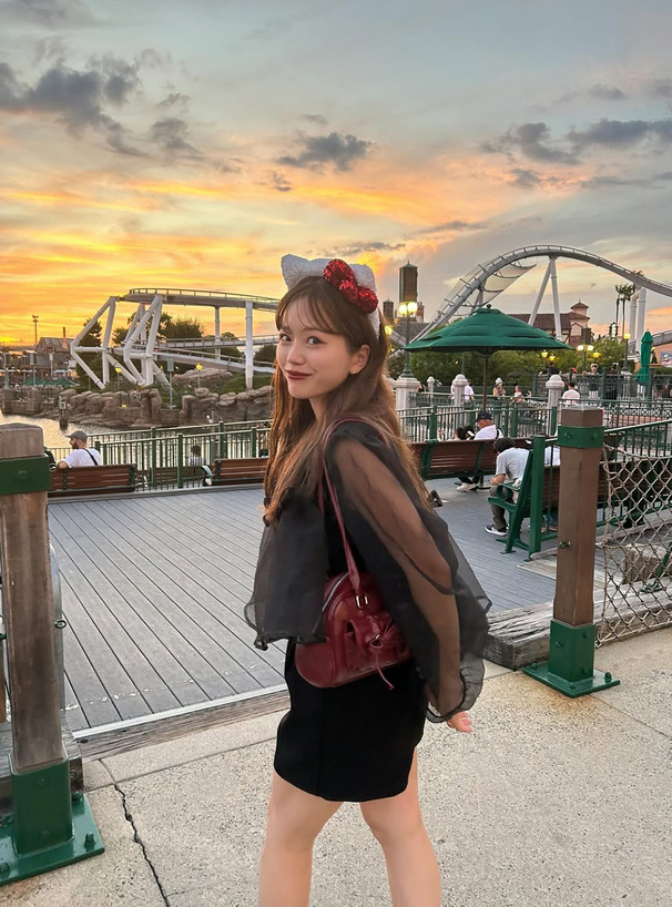 シアーフリルフレアブラウス