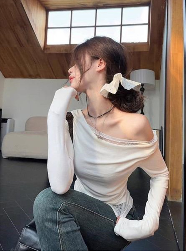 レースレイヤード風ワンショルダートップス