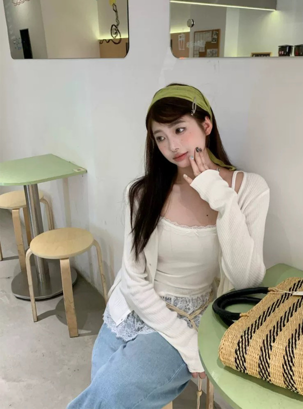 ニットカーディガン×レースキャミソールアンサンブル