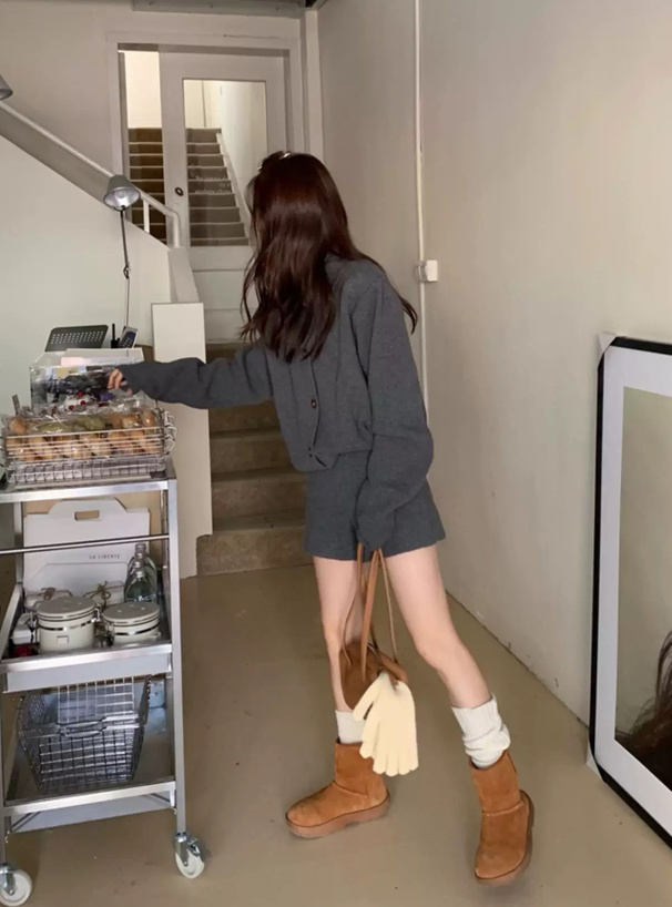 襟付きカーディガン×ショートパンツニットセットアップ