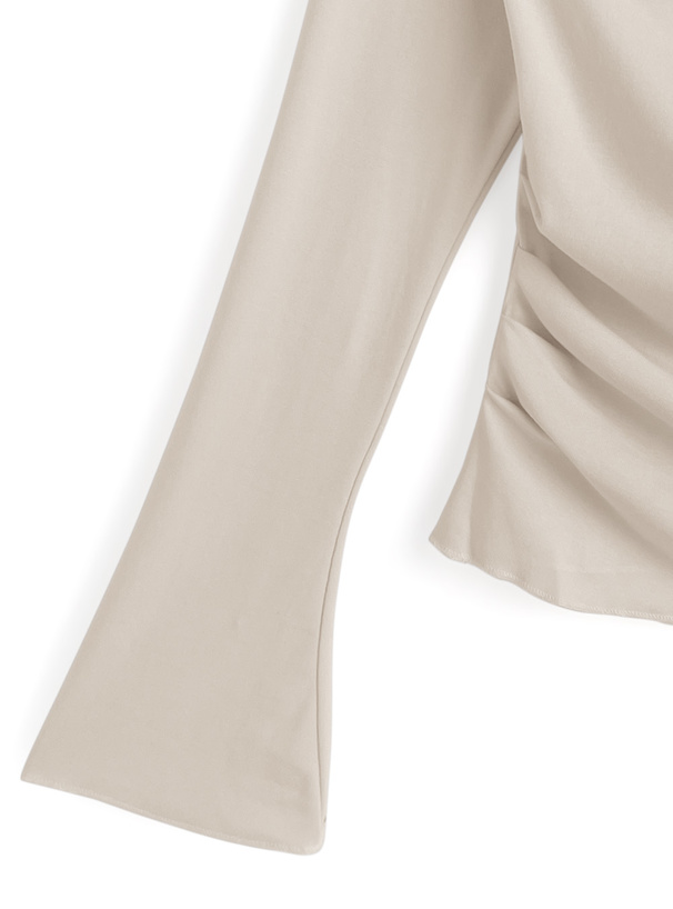 キャミソールレイヤード風オフショルダートップス