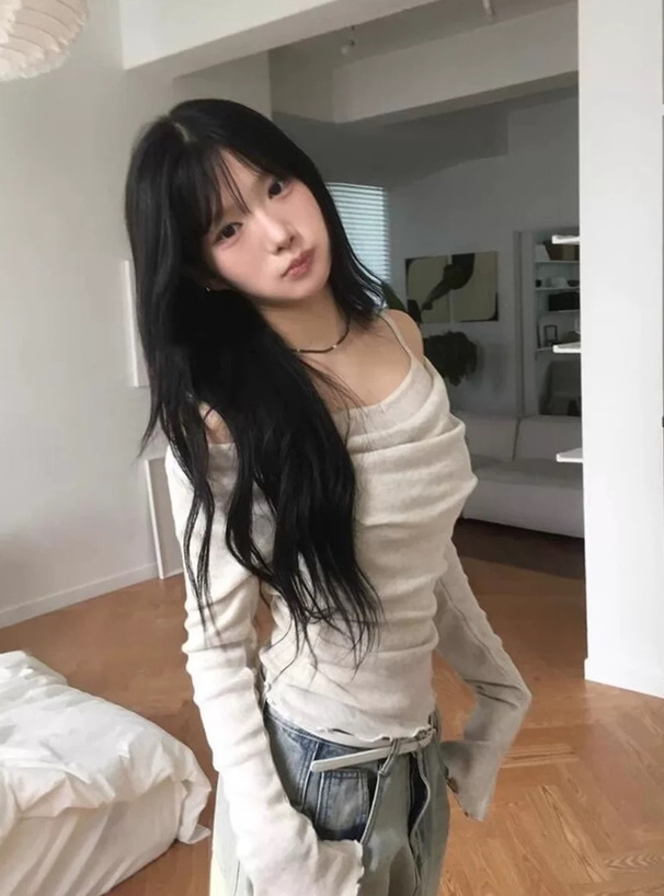 キャミソールレイヤード風オフショルダートップス