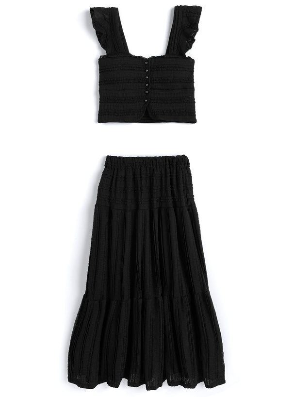 カップ付きフリルトップス×ロングスカートセットアップ
