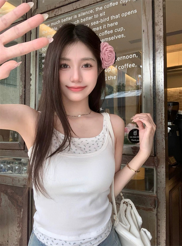 カップ付き小花柄レイヤード風キャミソールトップス