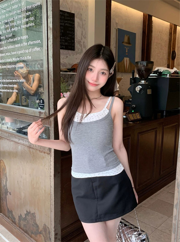 カップ付き小花柄レイヤード風キャミソールトップス