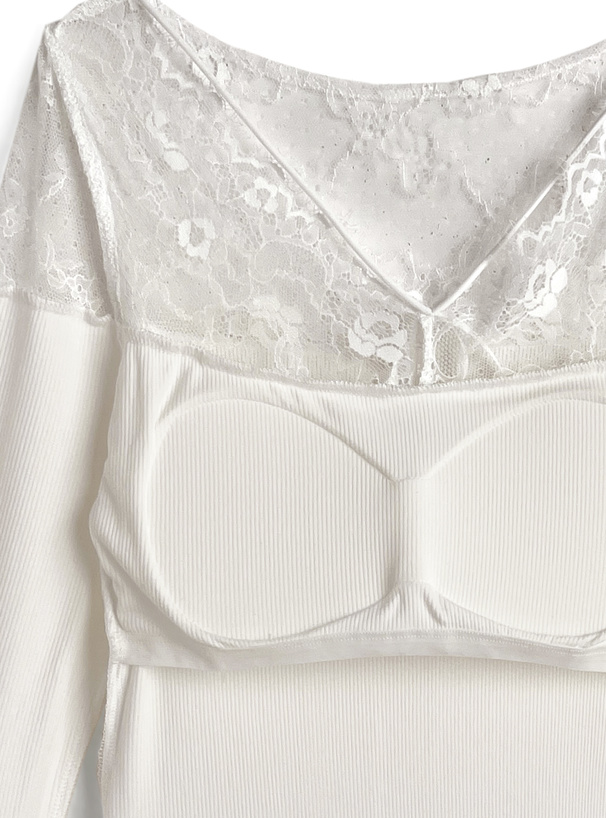 カップ付きレースドッキングストラップリボントップス