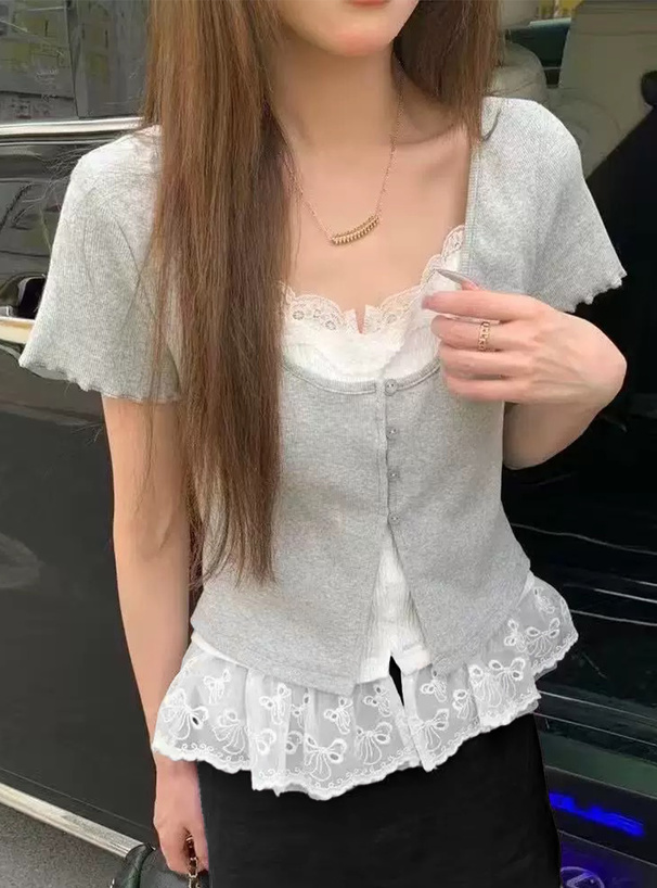 レースレイヤード風リブトップス