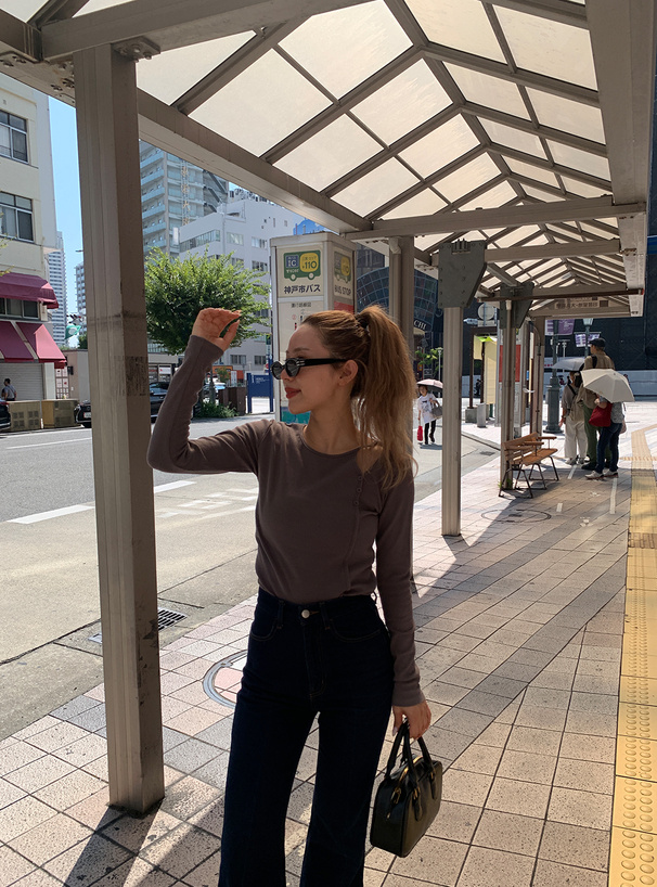 カットショルダーテレコリブトップス