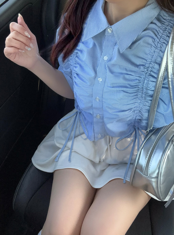 ストライプ柄クロップド丈ドロストシャツ