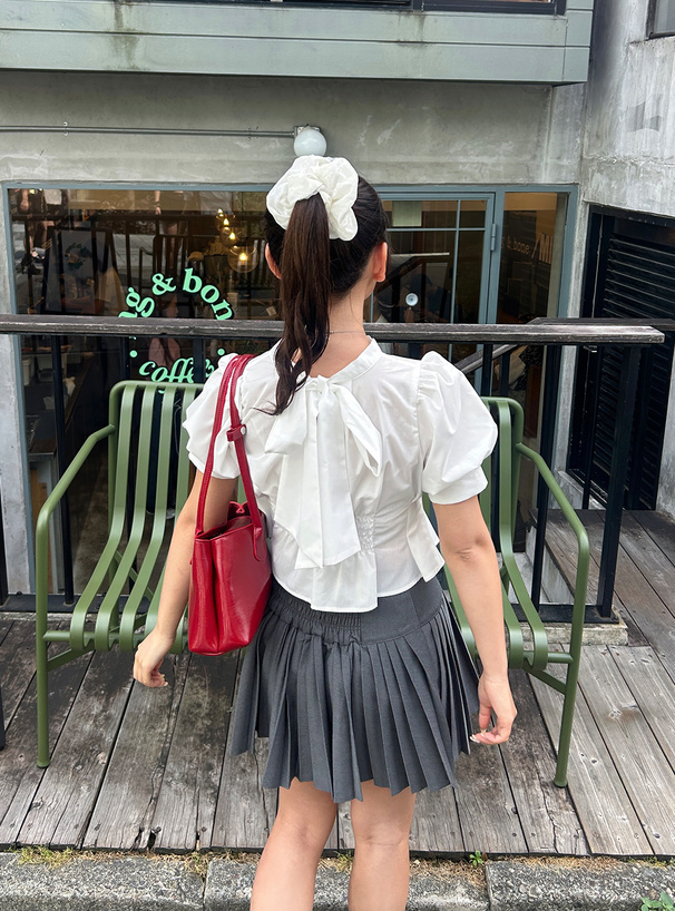 パフスリーブペプラムブラウス