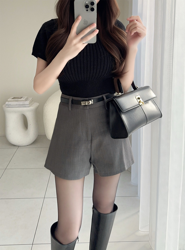 タックショートパンツ