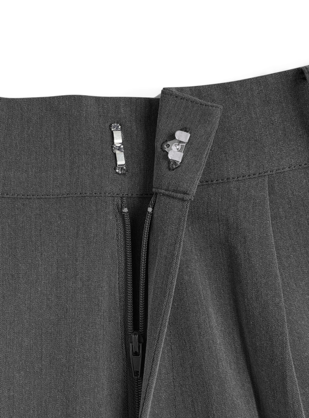 タックショートパンツ