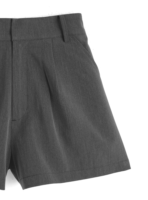 タックショートパンツ