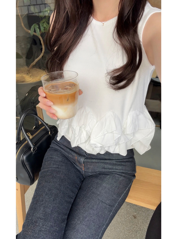 フリルノースリーブトップス