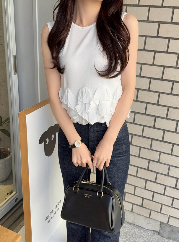 フリルノースリーブトップス