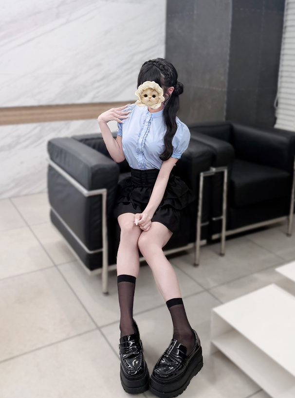 パフスリーブフリルブラウス
