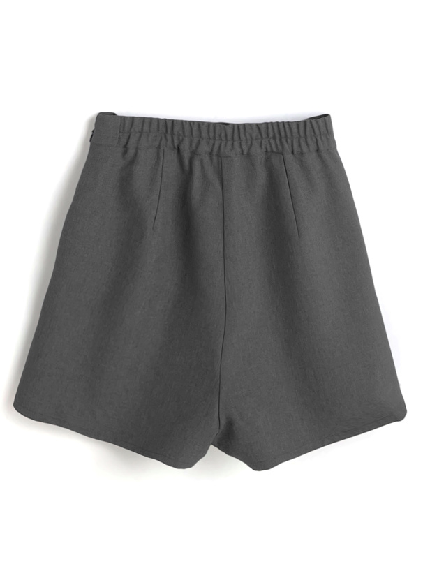 タックショートパンツ