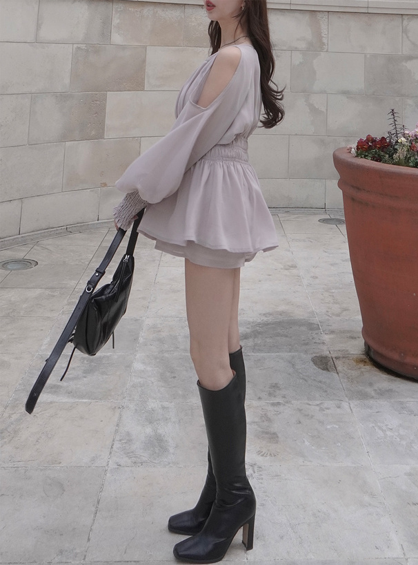 オープンショルダーチュニック×ショートパンツセットアップ