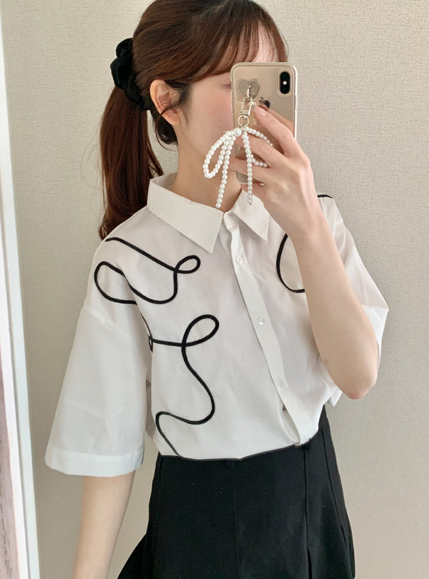 ウエーブ刺繍ブラウス