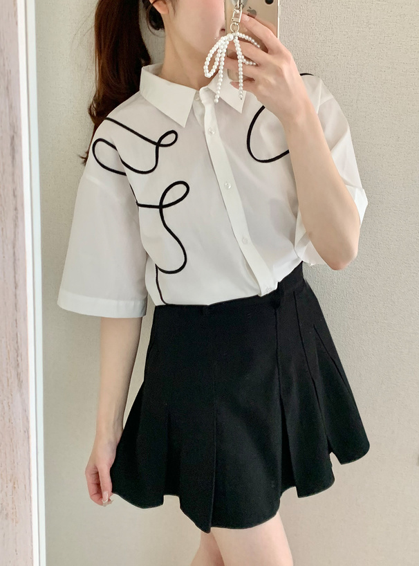 ウエーブ刺繍ブラウス