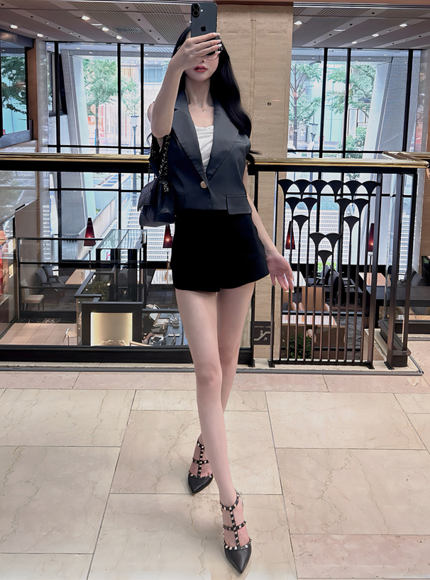 【極美品】cyaneシーニュ パワショルショート丈ジレ　Patric ブラック Cyaneシーニュ パワショルショート丈ジレ Patric ブラック