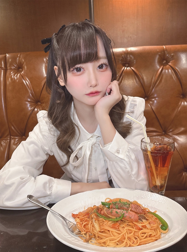 リボンタイ付きギャザーブラウス