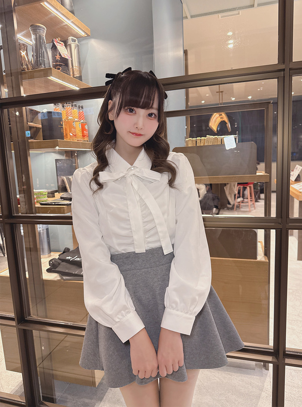 リボンタイ付きギャザーブラウス