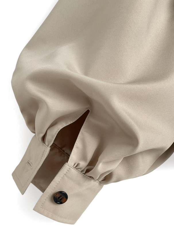 リボン付きショート丈トレンチコート