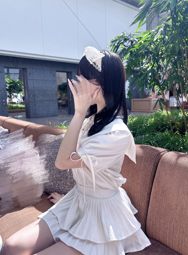 襟付きリボンブラウス