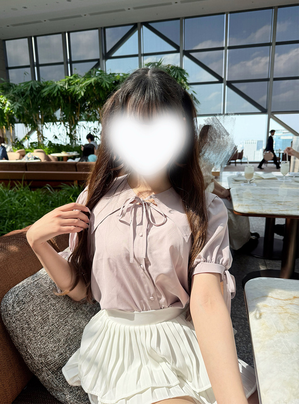 襟付きリボンブラウス