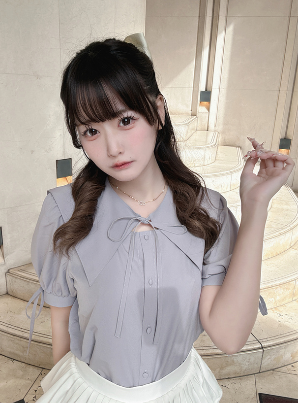 襟付きリボンブラウス