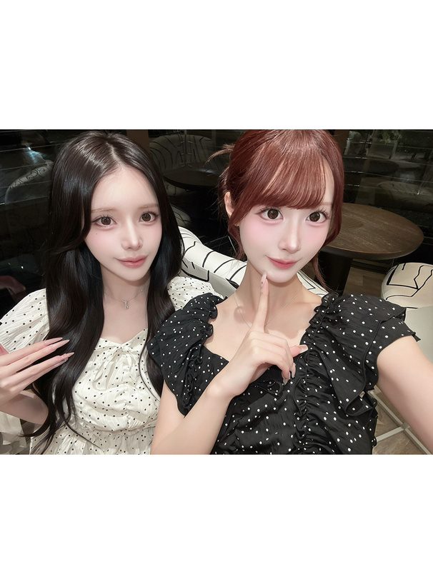 ドット柄フリルノースリーブブラウス