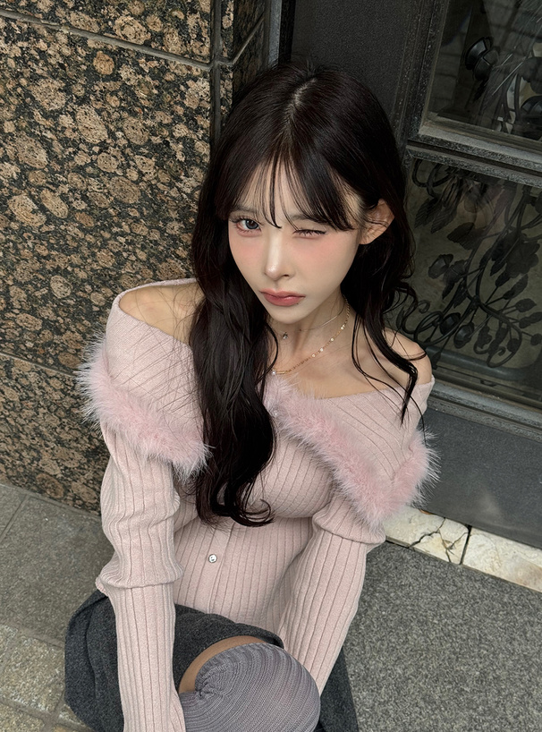 ファーオフショルダーニットトップス