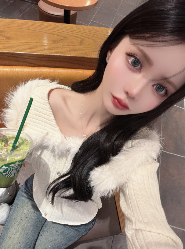 ファーオフショルダーニットトップス