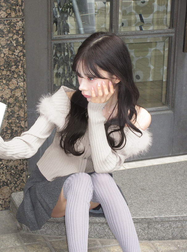 ファーオフショルダーニットトップス