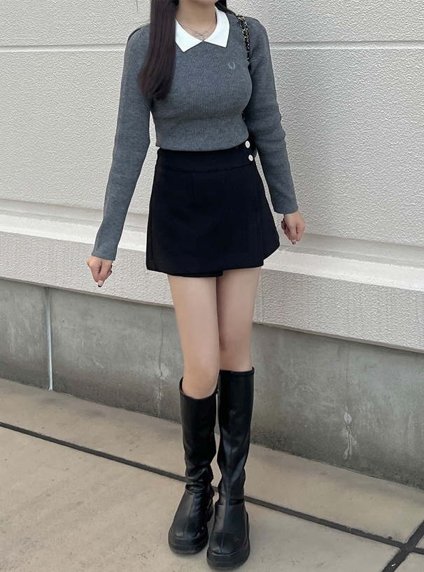 ロゴ刺繍襟付きニットトップス