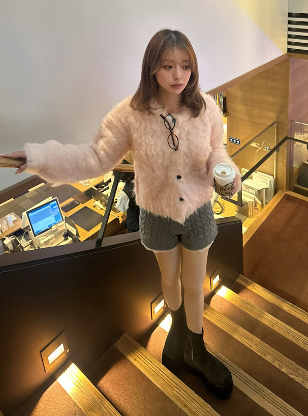 レースケーブル編みニットショートパンツ