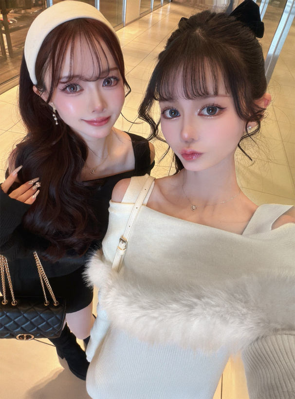 ファーオフショルダーニットミニワンピース