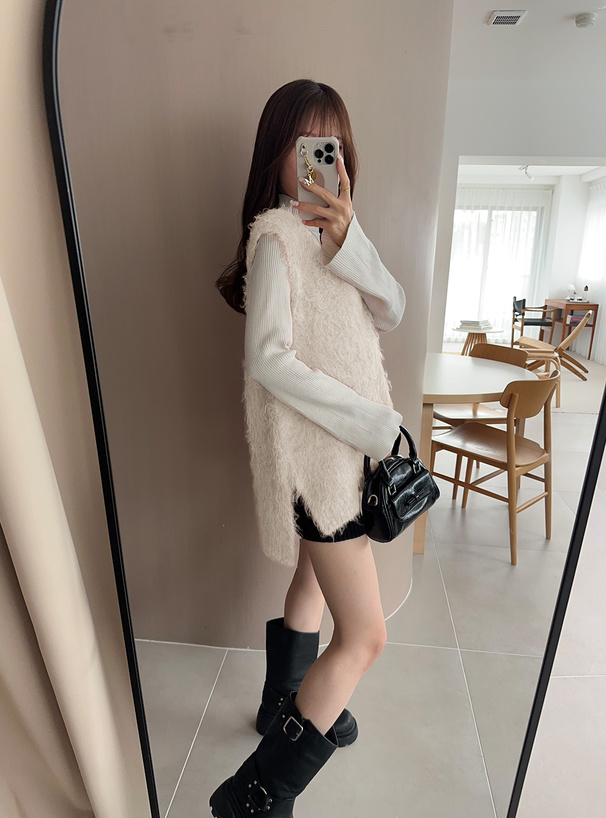 Vネックニットベスト