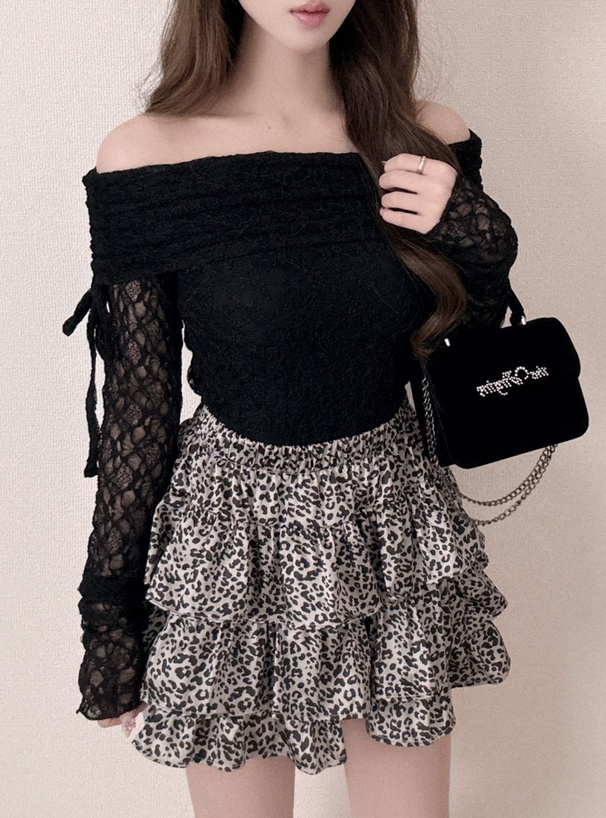 オフショルレーストップス