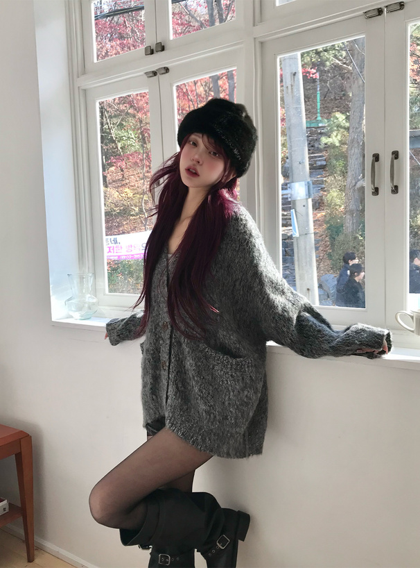 Vネックニットカーディガン