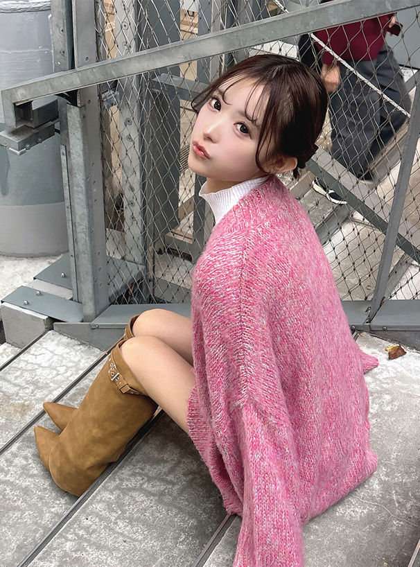 Vネックニットカーディガン