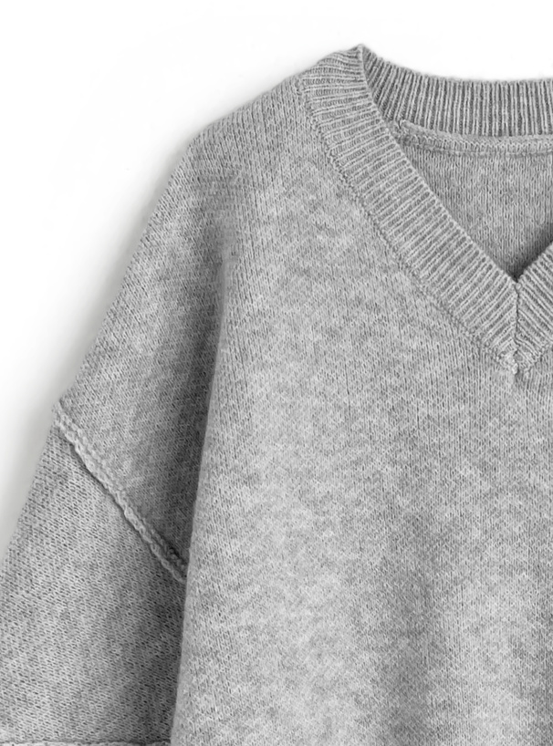 Vネックニットトップス