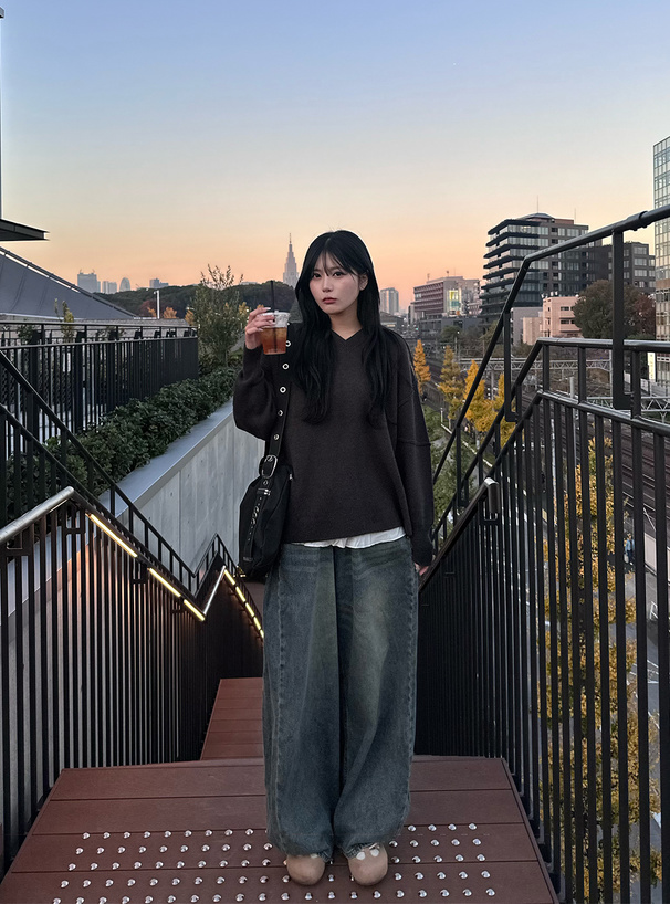 Vネックニットトップス